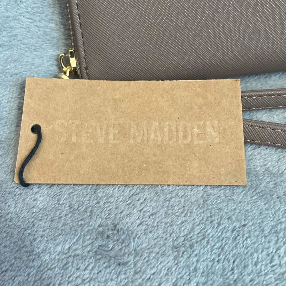 🤎STEVE MADDEN🤎Beviee Mushroom Zip Around Wallet/Wristlet